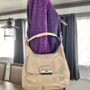 Elegant Cream Leather Shoulder Bag